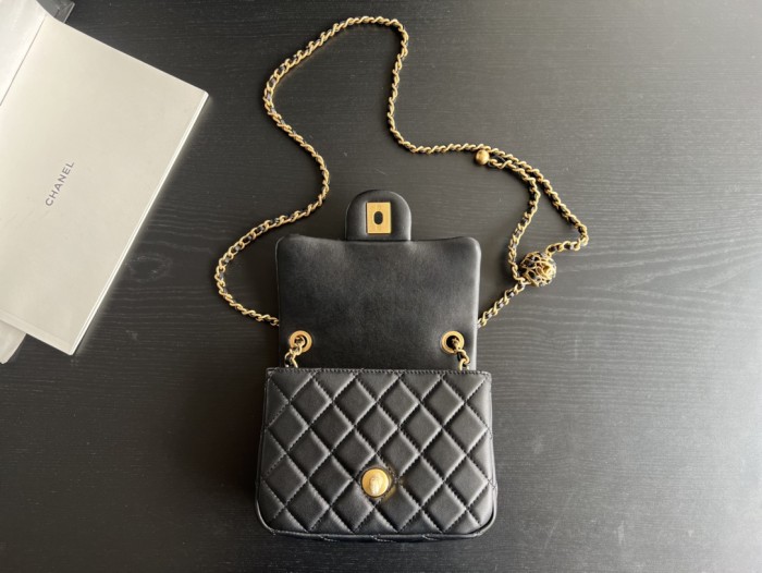  Handbag Chanel  size  18 cm