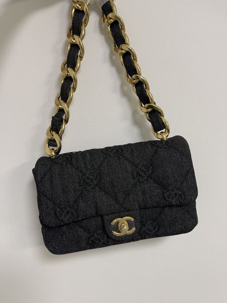 Handbag Chanel   size  24×17×7 cm