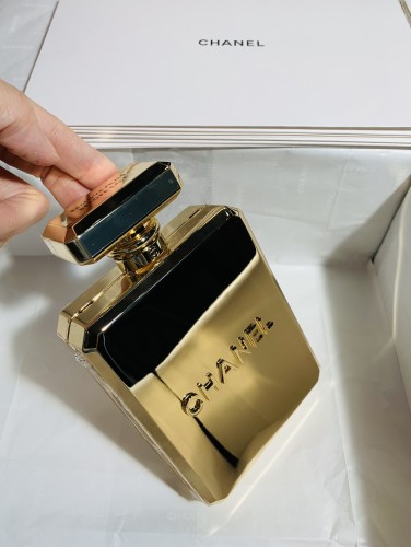 Handbag  Chanel size 16*9*3.5* Cm