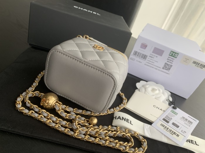  Handbag  Chanel  size  8.5cmx11cmx7 cm