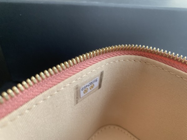 Handbag  Chanel  size 8.5cmx11cmx7 cm