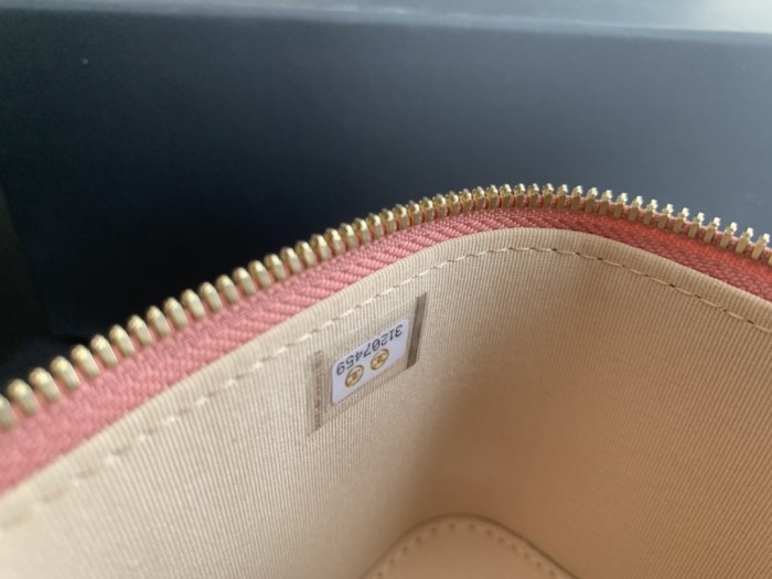 Handbag  Chanel  size 8.5cmx11cmx7 cm