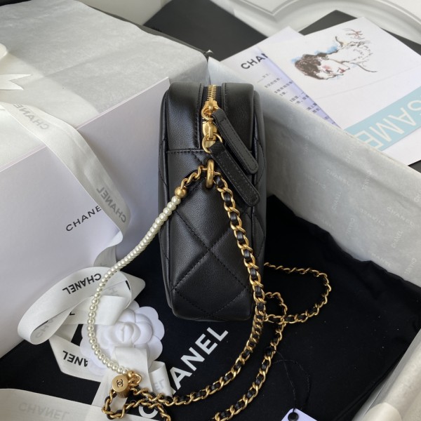  Handbag  Chanel AS2857 size  16x12x6 cm 