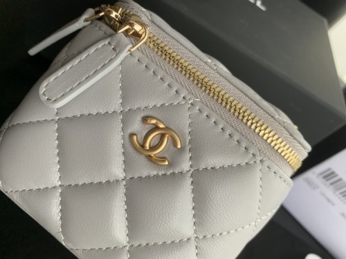  Handbag  Chanel  size  8.5cmx11cmx7 cm