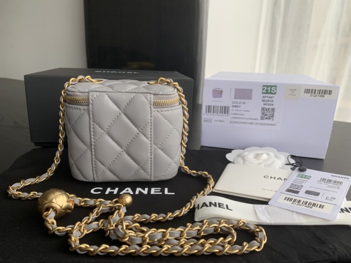 Handbag  Chanel  size  8.5cmx11cmx7 cm