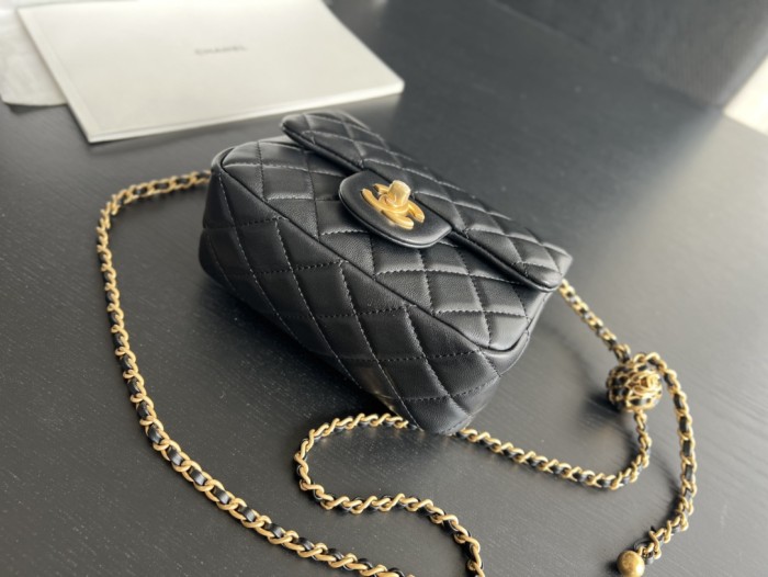  Handbag Chanel  size  18 cm