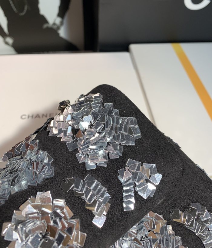  Handbag  Chanel size   20 cm