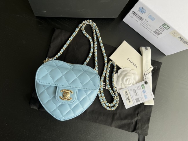  Handbag  Chanel  size  13cmx12cmx5 cm 