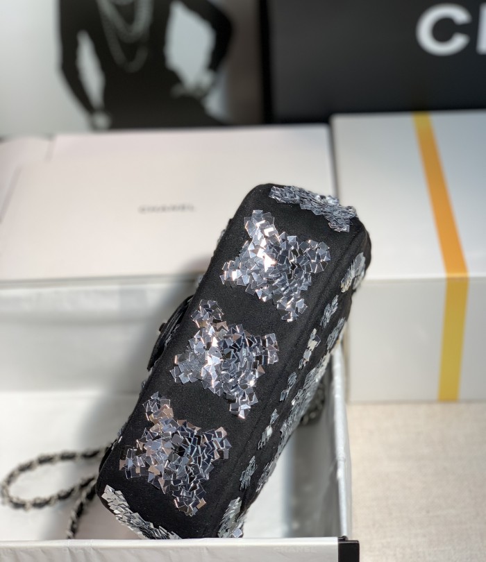  Handbag  Chanel size   20 cm