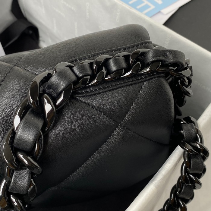  Handbag Chanel  size  30 cm