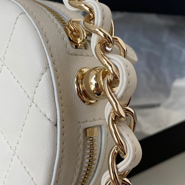  Handbag Chanel  AP2568  size 17X14x2.4 cm