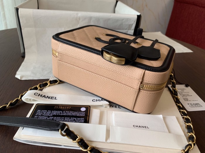  Handbag  Chanel  size 21 cm