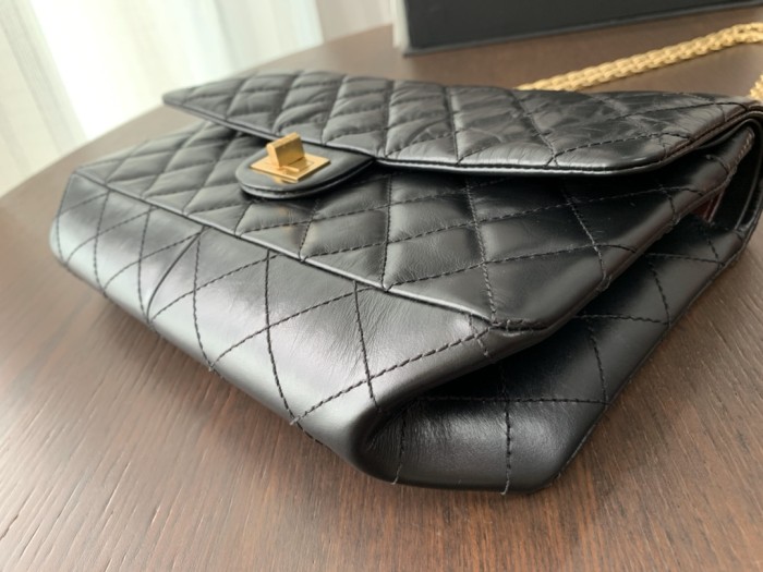 Handbag   Chanel  size  28 cm
