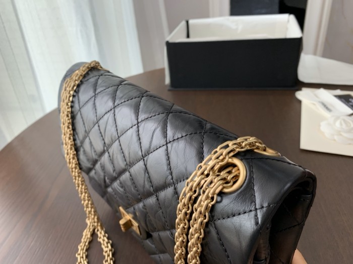Handbag   Chanel  size  28 cm