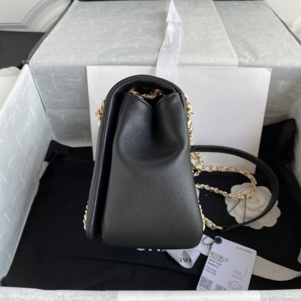  Handbag  Chanel AS2382 size  13X18.5X7.5 cm
