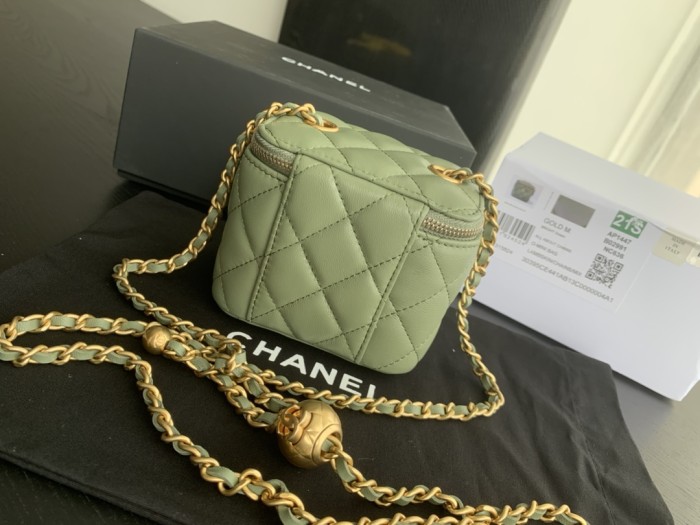  Handbag  Chanel  size  8.5cmx11cmx7 cm