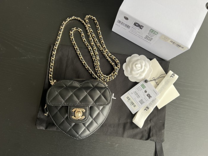  Handbag  Chanel  size  13cmx12cmx5 cm