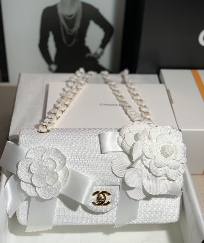  Handbag  Chanel  size 25*7*16 cm 