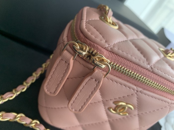 Handbag  Chanel  size 8.5cmx11cmx7 cm