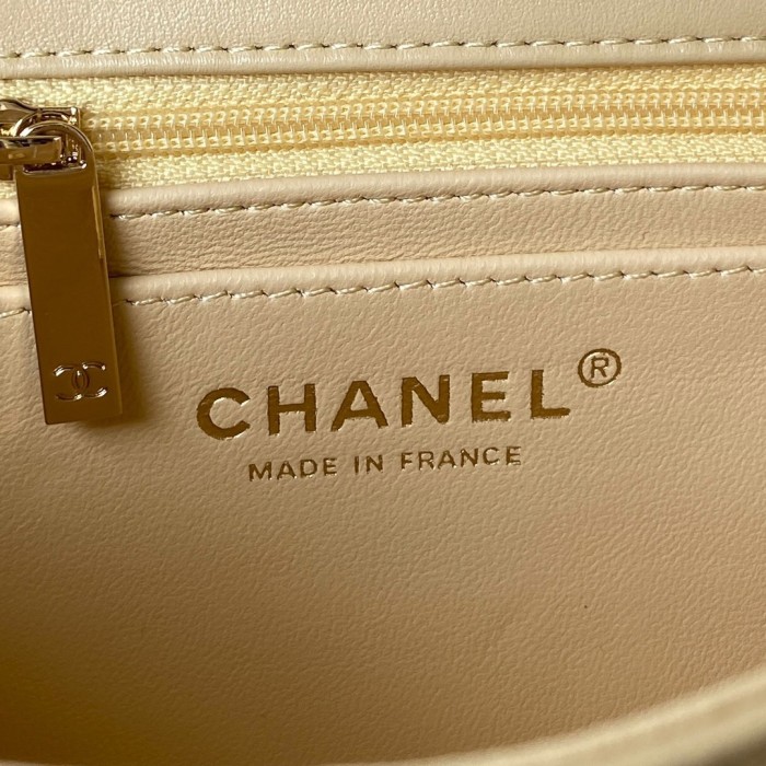  Handbag  Chanel AS2431  size 20x12x6 cm