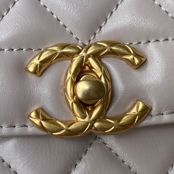 Handbag  Chanel AS2715  size  23 cm