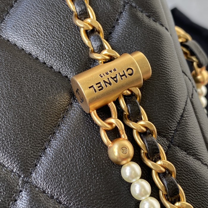  Handbag  Chanel AS2857 size  16x12x6 cm 