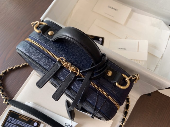  Handbag  Chanel  size  21 cm