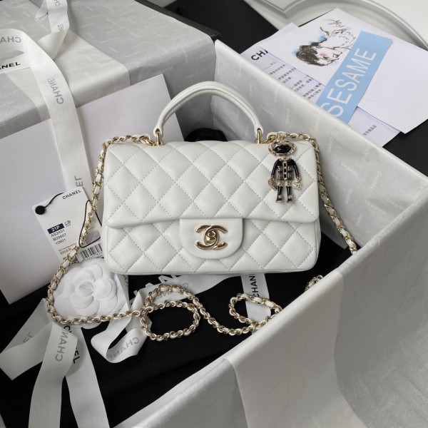 Handbag  Chanel AS2431 size  20x12x6 cm