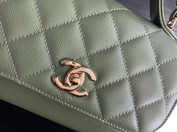 Handbag Chanel A93067  size  20 cm