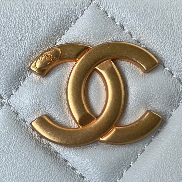  Handbag  Chanel  AS2856  size  18x14x7 cm