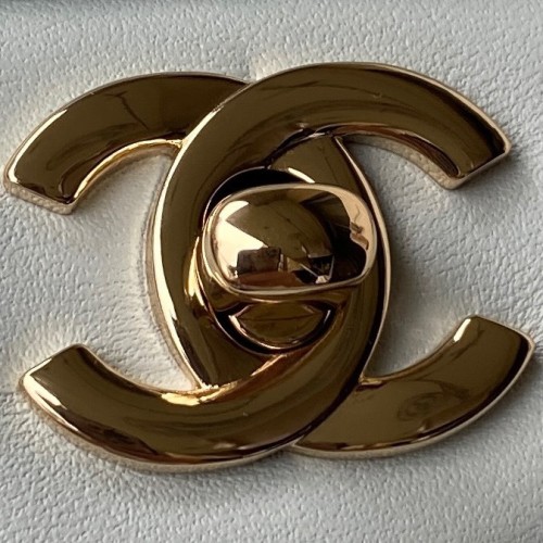  Handbag  Chanel AS2431  size 20x12x6 cm