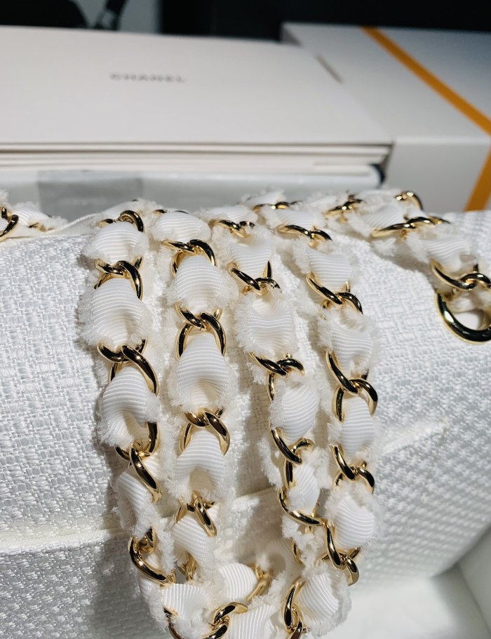  Handbag  Chanel  size 25*7*16 cm 