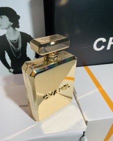 Handbag  Chanel size 16*9*3.5* Cm