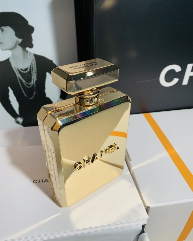 Handbag  Chanel size 16*9*3.5* Cm