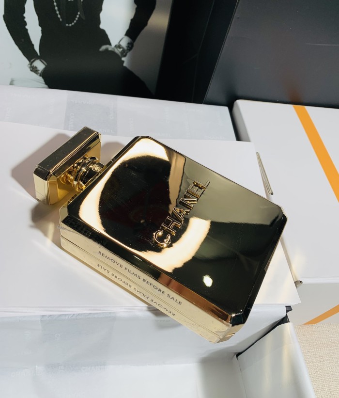 Handbag  Chanel size 16*9*3.5* Cm