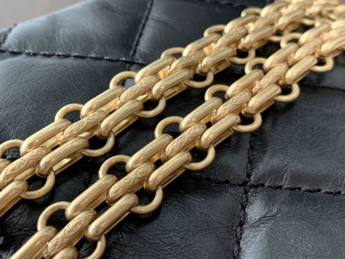 Handbag   Chanel  size  28 cm