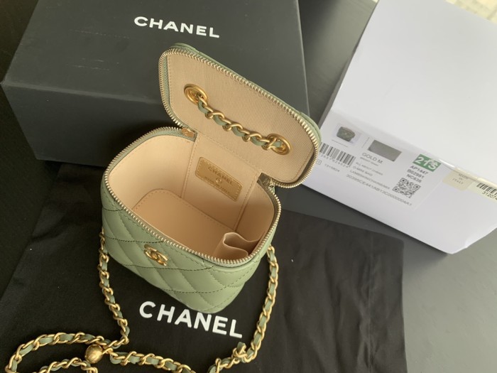  Handbag  Chanel  size  8.5cmx11cmx7 cm