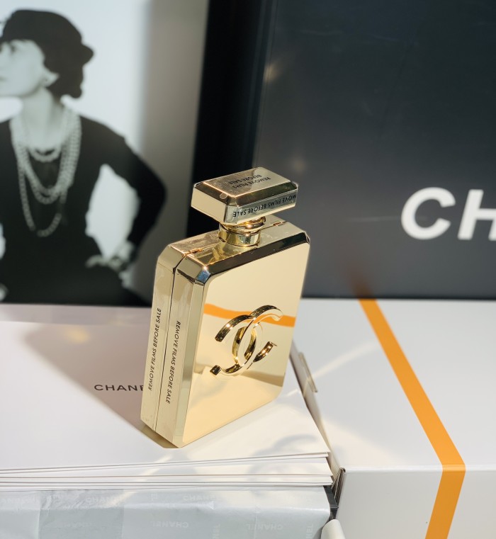 Handbag  Chanel size 16*9*3.5* Cm