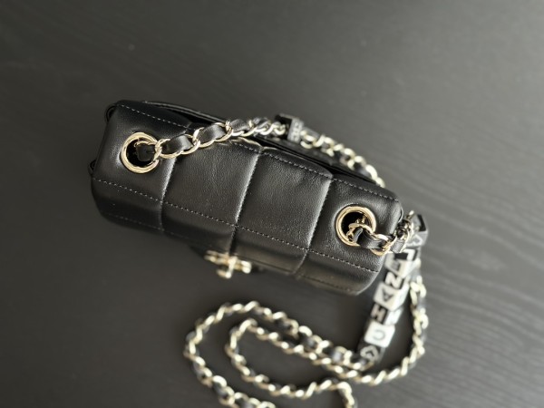 Handbag   Chanel  AP3744  size  18  cm 