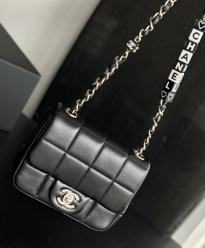 Handbag   Chanel  AP3744  size  18  cm 