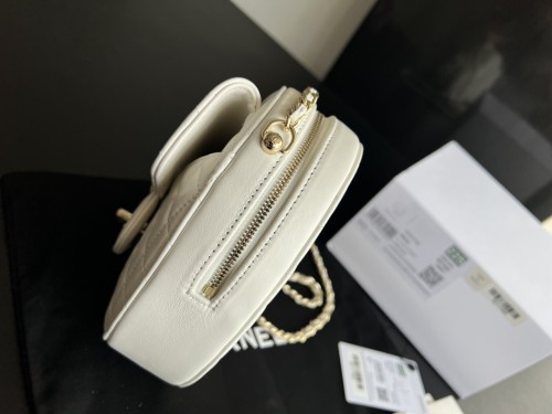 Handbag  Chanel  size  18cmx17cmx5 cm
