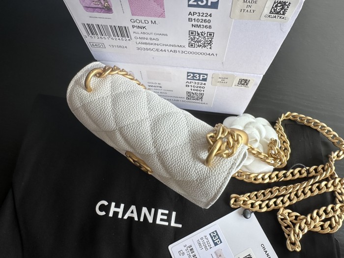  Handbag  Chanel  3224 size  12.5cmx9cmx3 cm