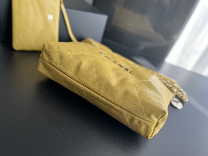  Handbag  Chanel  size  35cmx37cmx7 cm