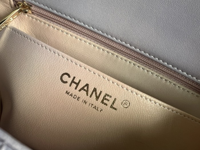  Handbag  Chanel   AS2431  size  20cmx13cmx9 cm