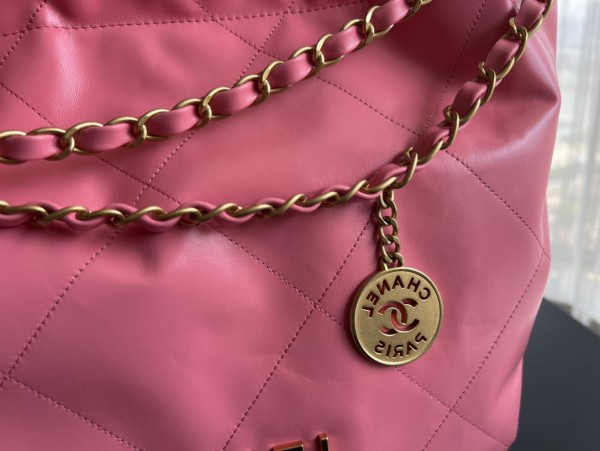  Handbag   Chanel  size  39cmx42cmx8 cm