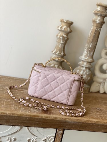  Handbag   Chanel 81195 size  size  16  9.5  8  cm