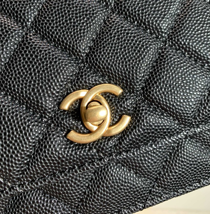 Handbag   Chanel  size  19*12.5*3  cm