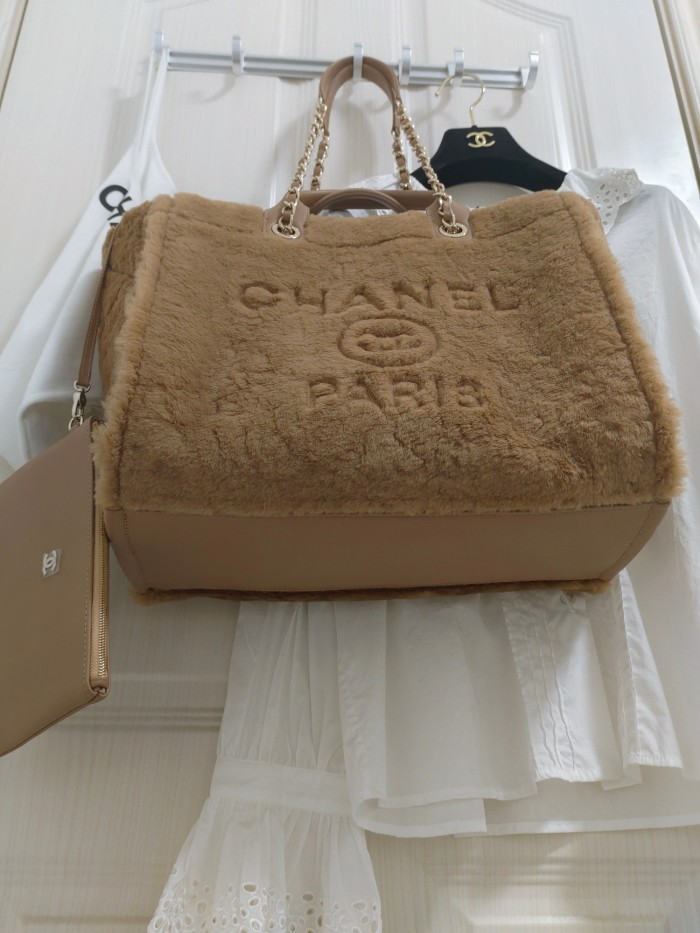 Handbag   Chanel  size 38 cm