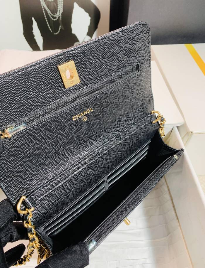 Handbag   Chanel  size  19*12.5*3  cm