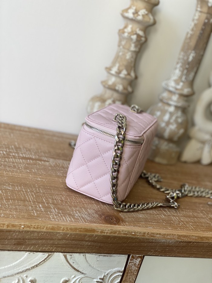 Handbag   Chanel  81194  size  17 cm